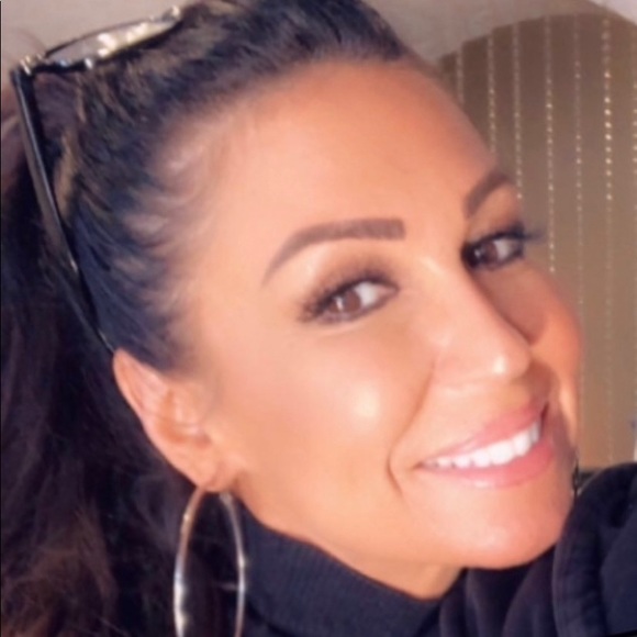 Meet your Posher, Kristen - Picture 1 of 1
